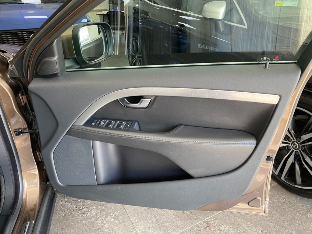 USED 2013 13 VOLVO XC70 2.4 D5 SE Lux Estate 5dr Diesel Geartronic AWD Euro 5 (215 ps) DAB SAT NAV WINTER PACK