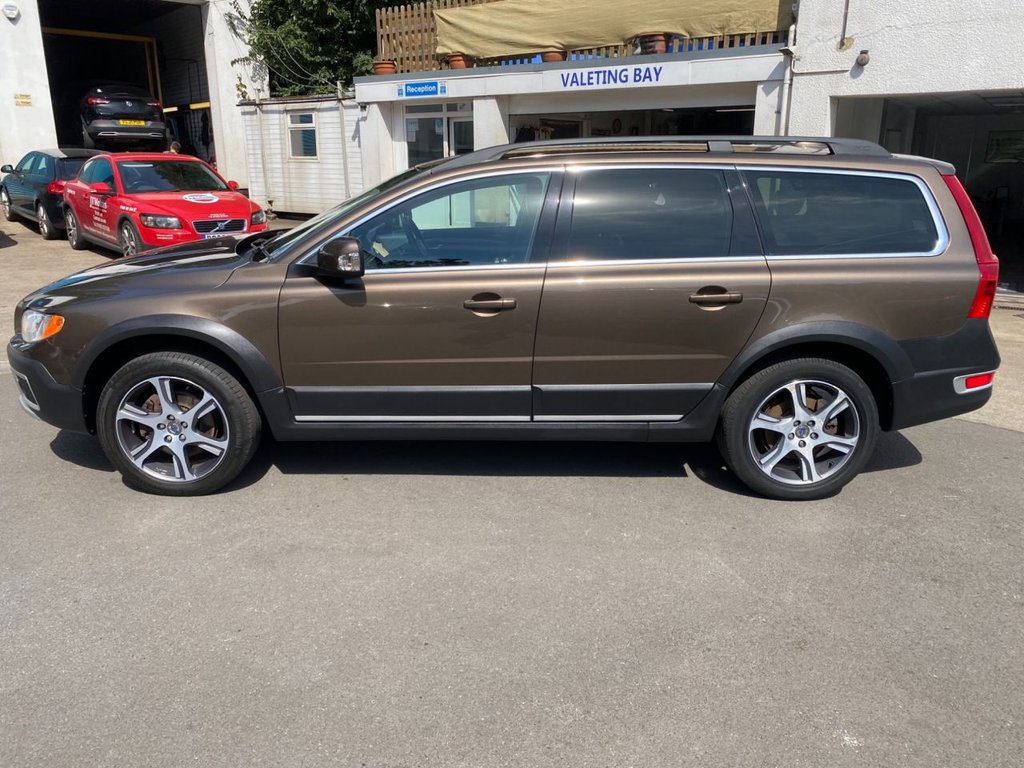 USED 2013 13 VOLVO XC70 2.4 D5 SE Lux Estate 5dr Diesel Geartronic AWD Euro 5 (215 ps) DAB SAT NAV WINTER PACK