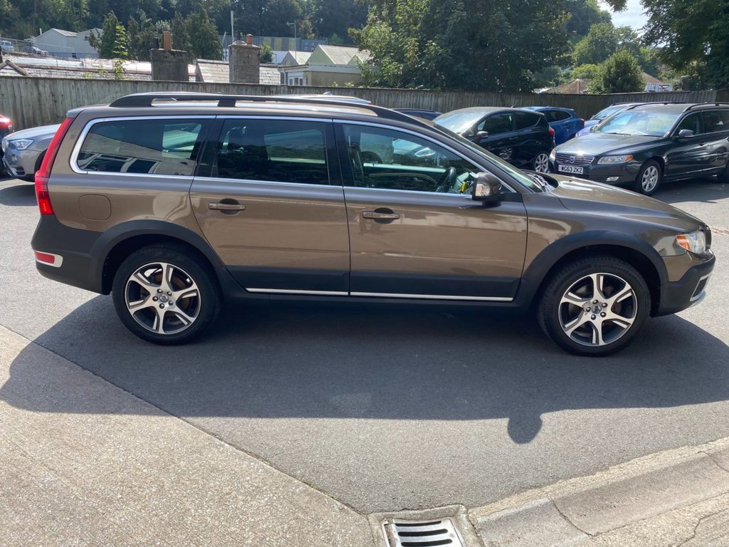 USED 2013 13 VOLVO XC70 2.4 D5 SE Lux Estate 5dr Diesel Geartronic AWD Euro 5 (215 ps) DAB SAT NAV WINTER PACK