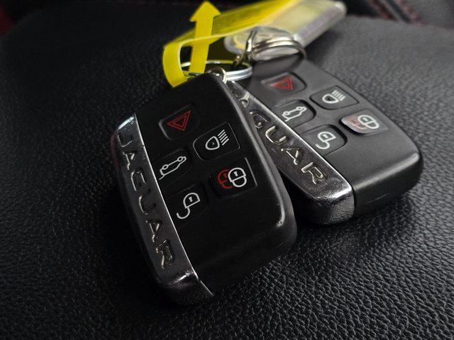 2017 JAGUAR F-PACE 2.0 D180 R-Sport SUV 5dr Diesel Auto AWD Euro 6 (s/s) (180 ps) - Photo 9