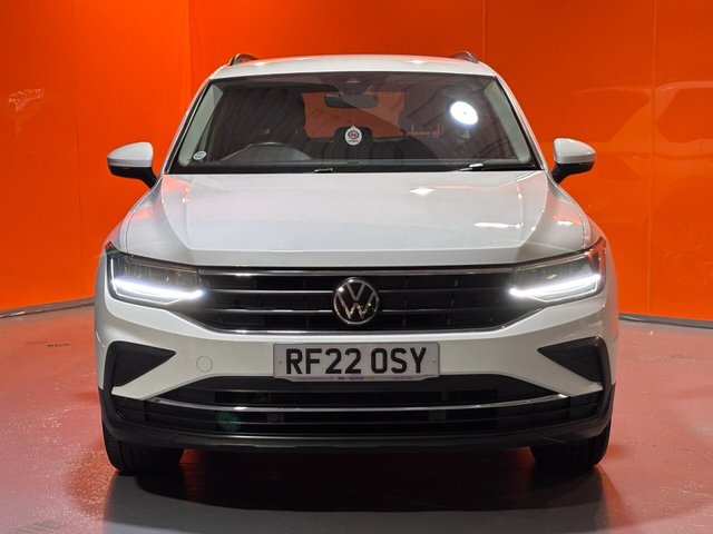 2022 VOLKSWAGEN TIGUAN 1.5 TSI Life SUV 5dr Petrol Manual Euro 6 (s/s) (130 ps) Discover Nav. 18" Alloys. DAB. - Photo 3