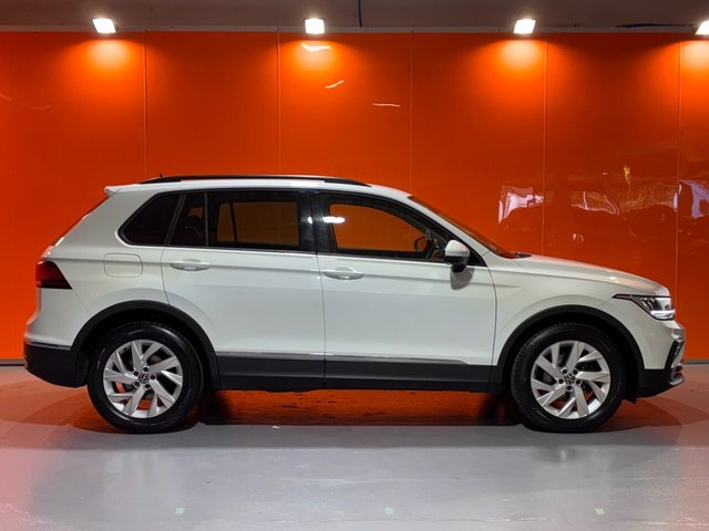 2022 VOLKSWAGEN TIGUAN 1.5 TSI Life SUV 5dr Petrol Manual Euro 6 (s/s) (130 ps) Discover Nav. 18" Alloys. DAB. - Photo 6