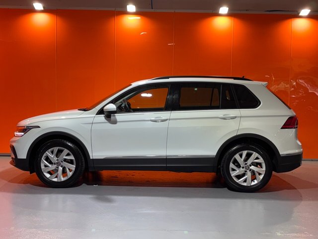 2022 VOLKSWAGEN TIGUAN 1.5 TSI Life SUV 5dr Petrol Manual Euro 6 (s/s) (130 ps) Discover Nav. 18" Alloys. DAB. - Photo 12