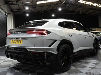2023 LAMBORGHINI URUS
