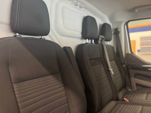 2023 Ford Transit Custom 2L Limited 5dr - Photo 12