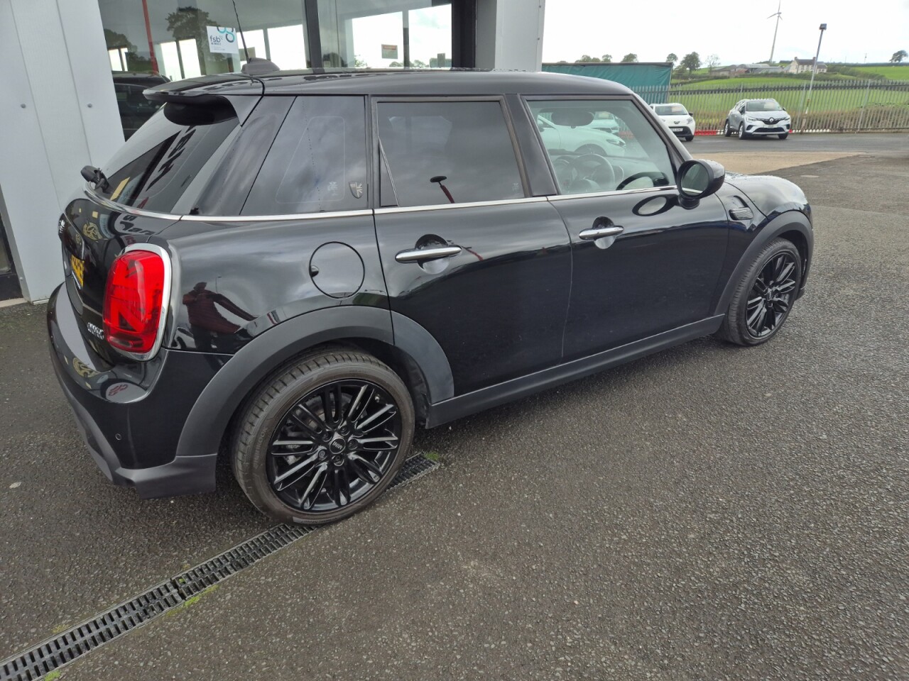 2024 MINI HATCH 1.5 Cooper Exclusive Hatchback 5dr Petrol Steptronic Euro 6 (s/s) (136 ps) - vehicle photo 22 for sale on PureCar