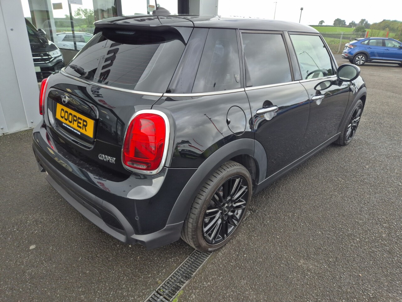 2024 MINI HATCH 1.5 Cooper Exclusive Hatchback 5dr Petrol Steptronic Euro 6 (s/s) (136 ps) - vehicle photo 23 for sale on PureCar