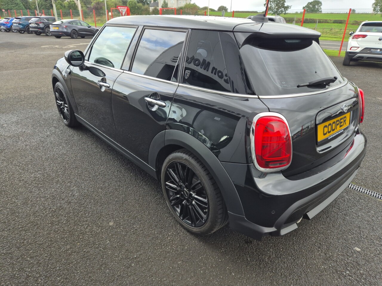 2024 MINI HATCH 1.5 Cooper Exclusive Hatchback 5dr Petrol Steptronic Euro 6 (s/s) (136 ps) - vehicle photo 27 for sale on PureCar