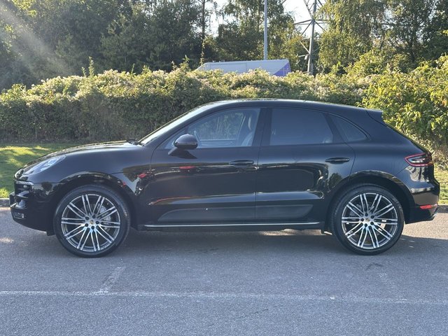 2016 PORSCHE MACAN - Photo 2
