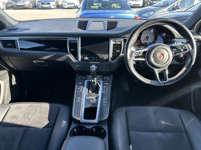 2016 PORSCHE MACAN - Photo 9