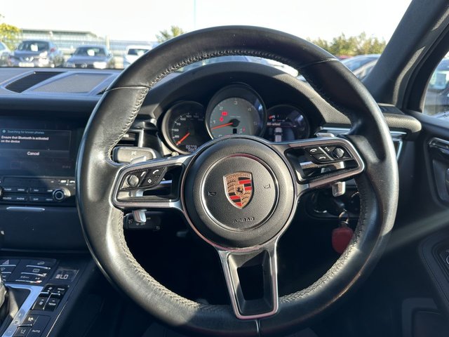 2016 PORSCHE MACAN - Photo 12