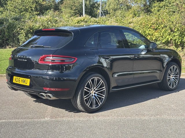 2016 PORSCHE MACAN - Photo 5