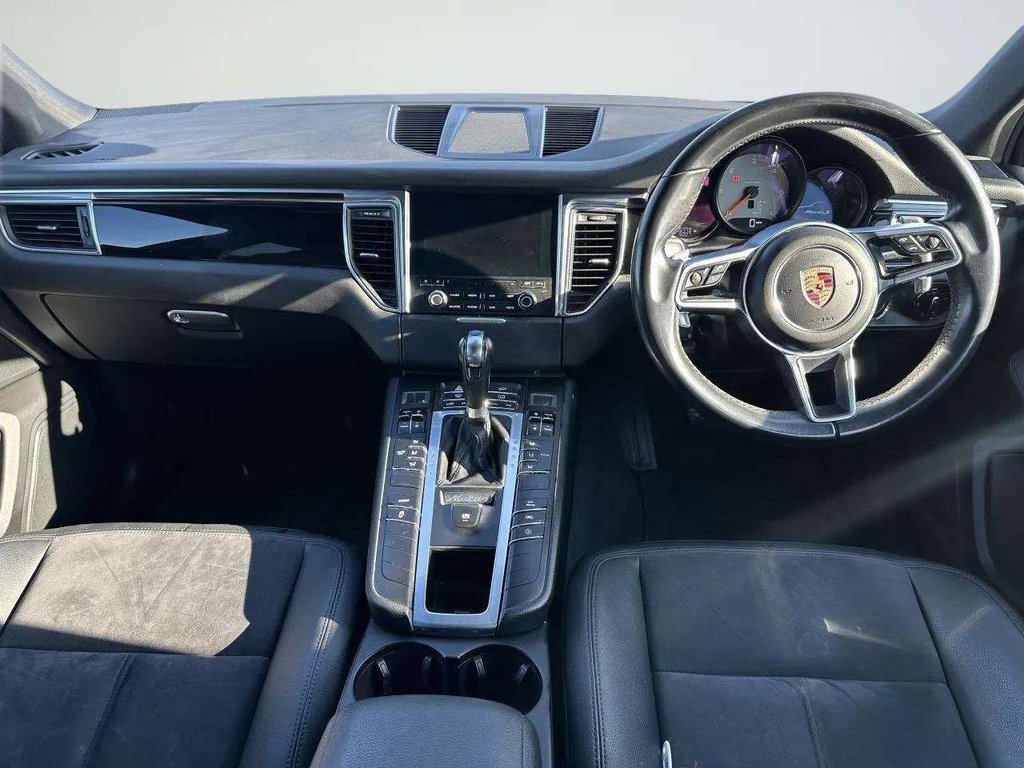 2016 Porsche Macan — image 18