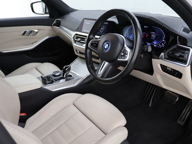 2021 BMW 3 Series 2L M Sport 5dr - Photo 2