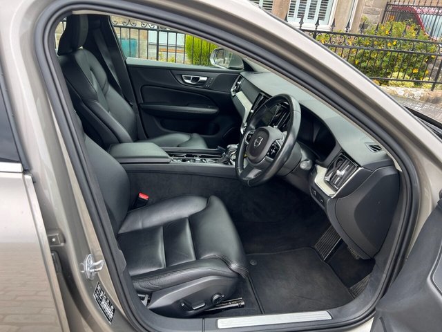 2019 VOLVO V60 - Photo 2