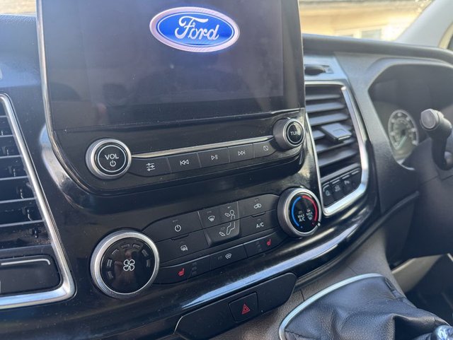 2021 Ford Transit Custom 2L Limited 5dr - Photo 4