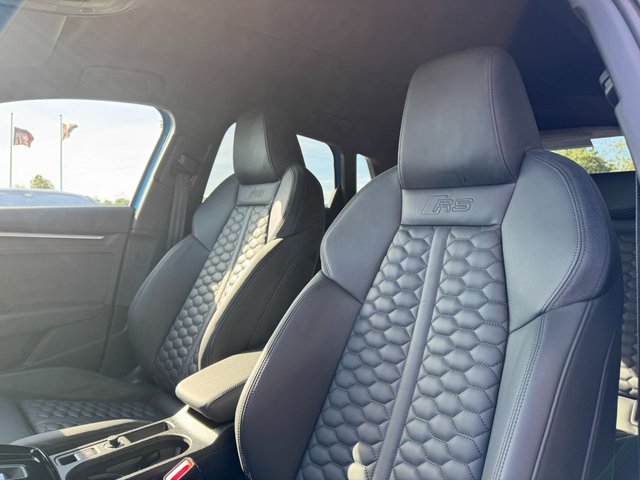 2022 AUDI RS3 2022 2.5 TFSI Carbon Black Sportback 5dr Petrol S Tronic quattro Euro 6 (s/s) (400 ps) * HUGE SPEC LIST * SUPER LOW MILES * COMFORT + SOUND PACK * CARBON EXTERIOR PACK * ADAPTIVE SUSPENSION * 19" MATT BLACK ALLOYS * HEATED FINE NAPPA LEATHER * TURBO BLUE * B&O SOUND SYSTEM * REAR CAMERA * AUDI DRIVE SELECT * PRIVACY GLASS * MATRIX LED LIGHTS * VIRTUAL COCKPIT * APPLE CARPLAY * AMBIENT LIGHTING * PARKING ASSISTANT * SAT NAV * DAB * POWER FOLDING MIRRORS * QUATTRO * STUNNING THROUGHOUT * - Photo 3