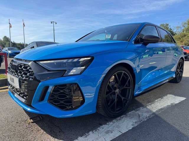 2022 AUDI RS3 2022 2.5 TFSI Carbon Black Sportback 5dr Petrol S Tronic quattro Euro 6 (s/s) (400 ps) * HUGE SPEC LIST * SUPER LOW MILES * COMFORT + SOUND PACK * CARBON EXTERIOR PACK * ADAPTIVE SUSPENSION * 19" MATT BLACK ALLOYS * HEATED FINE NAPPA LEATHER * TURBO BLUE * B&O SOUND SYSTEM * REAR CAMERA * AUDI DRIVE SELECT * PRIVACY GLASS * MATRIX LED LIGHTS * VIRTUAL COCKPIT * APPLE CARPLAY * AMBIENT LIGHTING * PARKING ASSISTANT * SAT NAV * DAB * POWER FOLDING MIRRORS * QUATTRO * STUNNING THROUGHOUT * - Photo 7