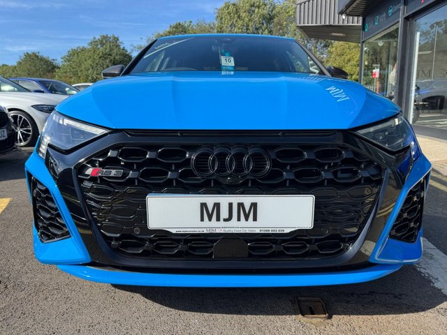 2022 AUDI RS3 2022 2.5 TFSI Carbon Black Sportback 5dr Petrol S Tronic quattro Euro 6 (s/s) (400 ps) * HUGE SPEC LIST * SUPER LOW MILES * COMFORT + SOUND PACK * CARBON EXTERIOR PACK * ADAPTIVE SUSPENSION * 19" MATT BLACK ALLOYS * HEATED FINE NAPPA LEATHER * TURBO BLUE * B&O SOUND SYSTEM * REAR CAMERA * AUDI DRIVE SELECT * PRIVACY GLASS * MATRIX LED LIGHTS * VIRTUAL COCKPIT * APPLE CARPLAY * AMBIENT LIGHTING * PARKING ASSISTANT * SAT NAV * DAB * POWER FOLDING MIRRORS * QUATTRO * STUNNING THROUGHOUT * - Photo 9