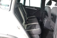 USED 2015 15 VOLKSWAGEN TIGUAN 2.0 TDI BlueMotion Tech R-Line SUV 5dr Diesel DSG 4WD Euro 5 (s/s) (Nav) (177 ps) Park Assist, Bluetooth