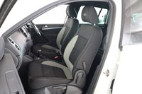 USED 2015 15 VOLKSWAGEN TIGUAN 2.0 TDI BlueMotion Tech R-Line SUV 5dr Diesel DSG 4WD Euro 5 (s/s) (Nav) (177 ps) Park Assist, Bluetooth