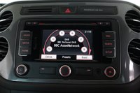 USED 2015 15 VOLKSWAGEN TIGUAN 2.0 TDI BlueMotion Tech R-Line SUV 5dr Diesel DSG 4WD Euro 5 (s/s) (Nav) (177 ps) Park Assist, Bluetooth