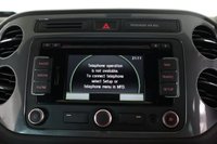 USED 2015 15 VOLKSWAGEN TIGUAN 2.0 TDI BlueMotion Tech R-Line SUV 5dr Diesel DSG 4WD Euro 5 (s/s) (Nav) (177 ps) Park Assist, Bluetooth