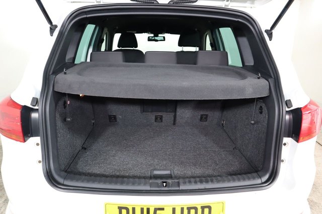 2015 VOLKSWAGEN TIGUAN 2.0 TDI BlueMotion Tech R-Line SUV 5dr Diesel DSG 4WD Euro 5 (s/s) (Nav) (177 ps) - Photo 9