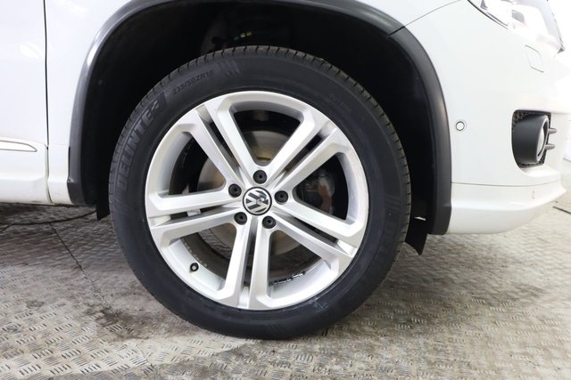 2015 VOLKSWAGEN TIGUAN 2.0 TDI BlueMotion Tech R-Line SUV 5dr Diesel DSG 4WD Euro 5 (s/s) (Nav) (177 ps) - Photo 12