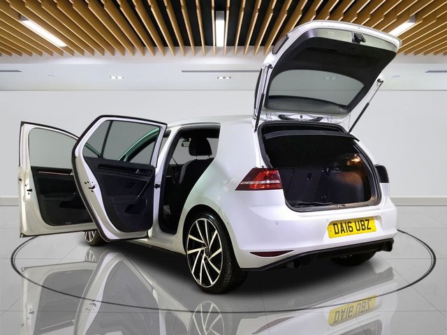 2016 Volkswagen Golf 2L GTI 5dr - Photo 10