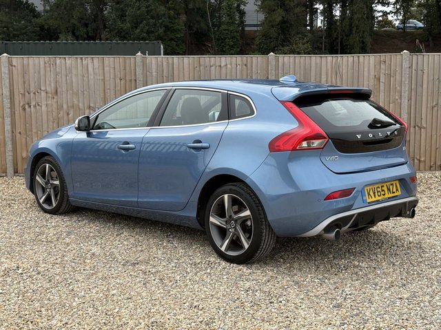 2015 VOLVO V40 - Photo 3