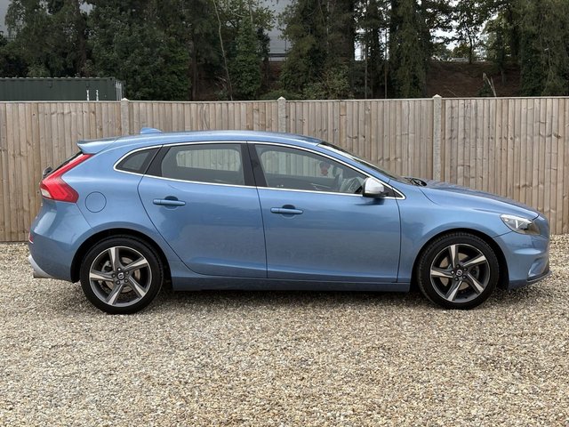 2015 VOLVO V40 - Photo 6