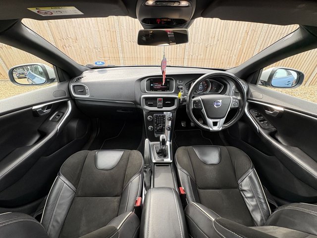 2015 VOLVO V40 - Photo 9