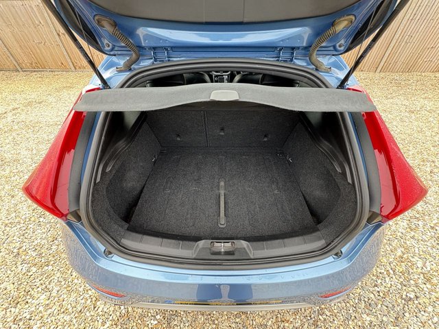 2015 VOLVO V40 - Photo 11