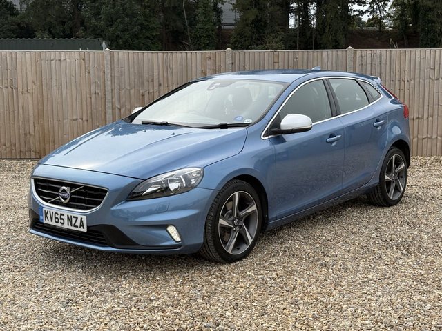 2015 VOLVO V40