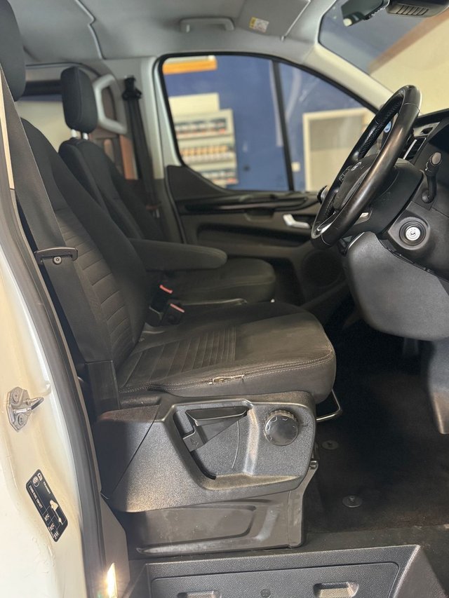 2022 Ford Transit Custom 2L Limited 5dr - Photo 11