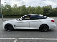 USED 2019 19 BMW 3 SERIES GRAN TURISMO 2.0 320d M Sport GT 5dr Diesel Auto Euro 6 (s/s) (190 ps) A REALLY BEAUTIFUL ADDITION FINISHED IN EVER POPULAR WHITE PAINT+DIESEL+AUTOMATIC+ULEZ COMPLIANT+PRIVACY GLASS+FULL LEATHER INTERIOR+SATELLITE NAVIGATION+PARK ASSIST+CLIMATE CONTROL+19 INCH ALLOY WHEELS+1 FULL YEARS MOT PRIOR TO COLLECTION+CALL NOW FOR MORE INFORMATION AND TO ARRANGE A VIEWING+ABSOLUTELY NOT TO BE MISSED!!!!!!!!!!!!!!!!!!!!!!!!!!!!!!!