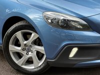 USED 2014 14 VOLVO V40 CROSS COUNTRY 2.0 D3 Lux Nav Hatchback 5dr Diesel Manual Euro 5 (s/s) (150 ps) 