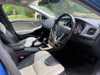 USED 2014 14 VOLVO V40 CROSS COUNTRY 2.0 D3 Lux Nav Hatchback 5dr Diesel Manual Euro 5 (s/s) (150 ps) 