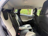 USED 2014 14 VOLVO V40 CROSS COUNTRY 2.0 D3 Lux Nav Hatchback 5dr Diesel Manual Euro 5 (s/s) (150 ps) 