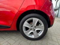 USED 2015 65 RENAULT CLIO 1.5 dCi Dynamique Nav Hatchback 5dr Diesel Manual Euro 6 (s/s) (90 ps) &pound;20TAX*NAV*SERVICE HISTORY*85+MPG