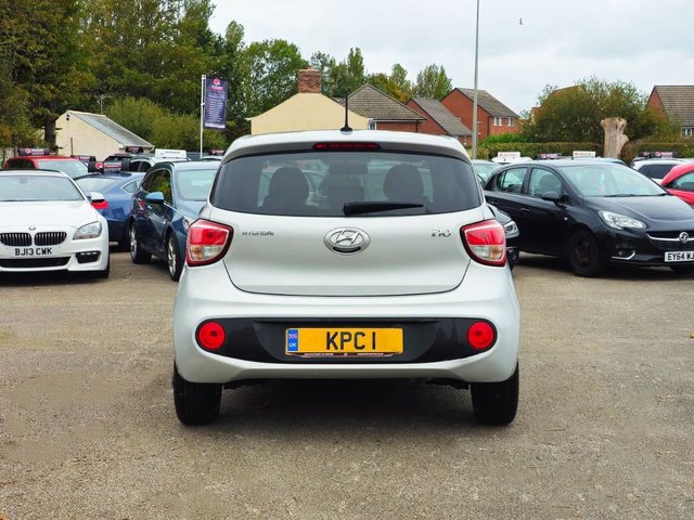 2017 HYUNDAI I10 - Photo 8