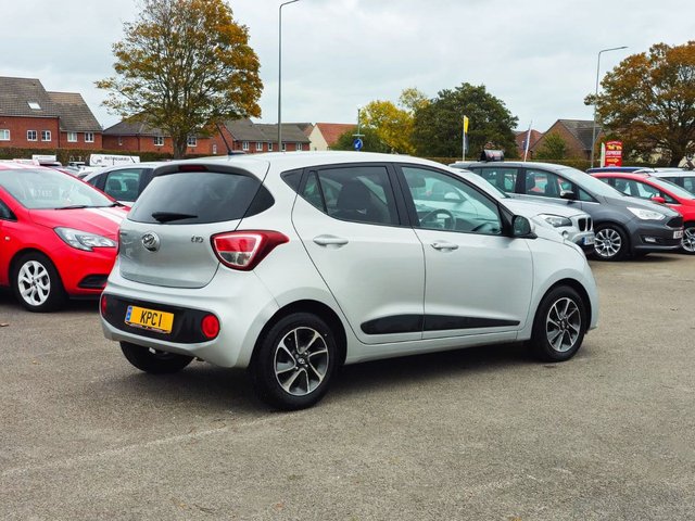 2017 HYUNDAI I10 - Photo 11