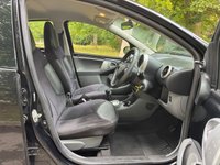 USED 2010 60 TOYOTA AYGO 1.0 VVT-i Black Hatchback 5dr Petrol MultiMode Euro 4 (AC) (67 bhp) 