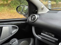 USED 2010 60 TOYOTA AYGO 1.0 VVT-i Black Hatchback 5dr Petrol MultiMode Euro 4 (AC) (67 bhp) 
