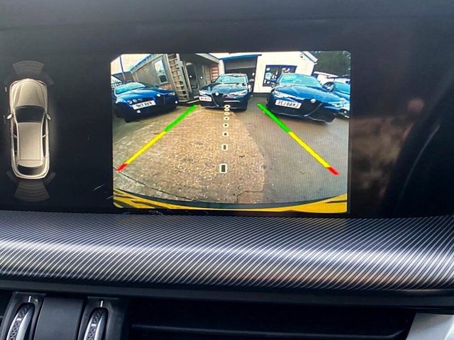 2022 Alfa Romeo Stelvio 2L Veloce 5dr - Photo 7