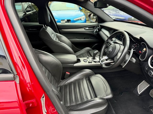 2022 Alfa Romeo Stelvio 2L Veloce 5dr - Photo 3