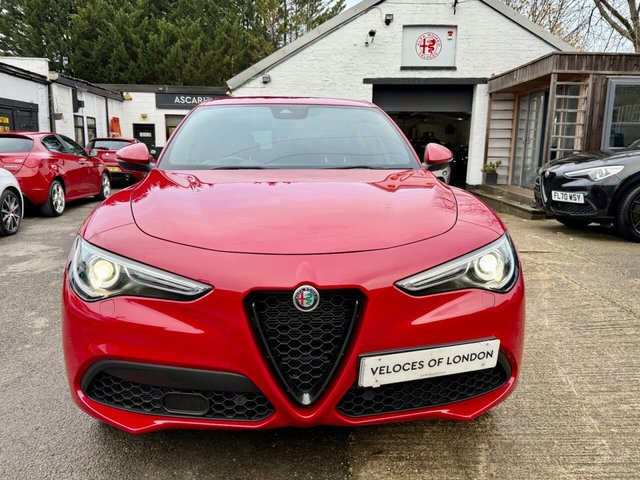 2022 Alfa Romeo Stelvio 2L Veloce 5dr - Photo 2