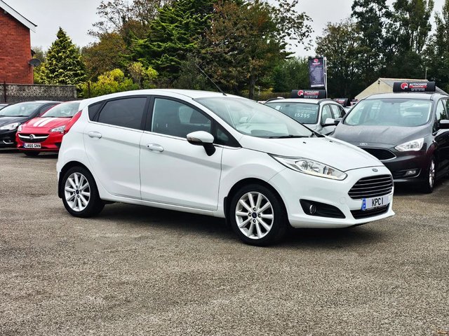 2017 FORD FIESTA - Photo 2