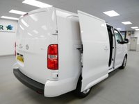 USED 2022 72 VAUXHALL VIVARO 2900 1.5 D 100 BHP L2 LONG SPORTIVE EDITION 6 DOOR 1 OWNER | CARPLAY MEDIA | AIR CON | 6 DOORS